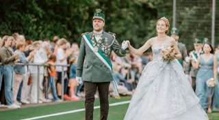 Königspaar löst in Dahl viele bewundernde Blicke aus