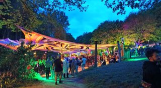 Festival-Saison im Stemweder Waldfrieden startet mit „Hai in den Mai“
