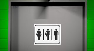 Unisex-Klos und Männer-Binden: Wie inklusiv sind Stadien?