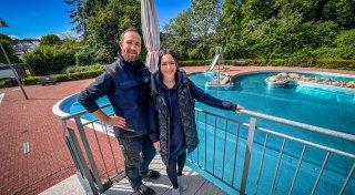 Schwimmen und Schlemmen: Im Hiddenhauser Freibad gibt`s jetzt Currywurst und türkische Teigtaschen