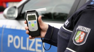 Mit Vollgas ins Déjà-vu: Spenger BMW-Fahrer prallt gegen Auto, Baum - und wieder dasselbe Auto