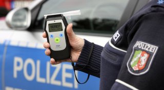Rätsel um betrunkenen Mercedes-Fahrer nach Polizeikontrolle auf der A30 bei Hiddenhausen