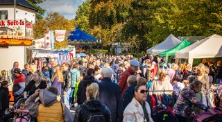 Tausende Besucher strömen zum Schildescher Stiftsmarkt in Bielefeld