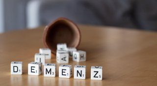Alzheimer und Demenz: Unterschiede, Diagnosen und moderne Therapieansätze
