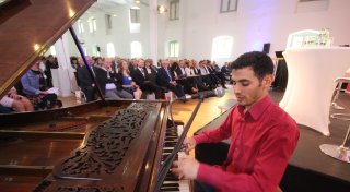 Sturz des Assad-Regimes sorgt bei jungem Syrer in Warburg für starke Emotionen