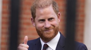 Geküsst oder vor Gericht: die Extreme in Prinz Harrys Leben