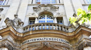 Gericht: Regierung darf Verfahren bei Afghanen aussetzen