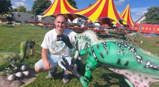 Hüpfburgen und Dinos in Warburg: Schausteller-Familie gibt Einblick in ihren Alltag