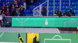 Wie ein paar Fans beim Pokalspiel des SC Paderborn für unschöne Szenen sorgen