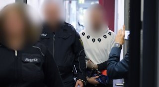 Fingierter Macheten-Angriff: Helfer bestreitet Beteiligung