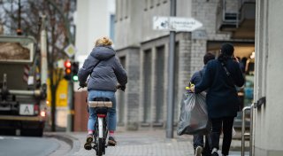 Wo sich in Bielefeld Radler und Fußgänger in die Quere kommen