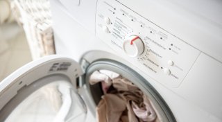 Müffelnde Waschmaschine: Wie sie wieder frisch riecht