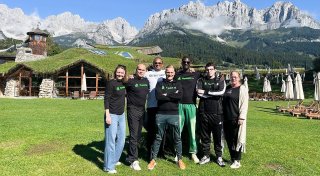 Gütersloher Profiboxer kämpft in Promi-Hotel: Auch Arnold Schwarzenegger schaut zu
