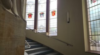 E-Gitarren und Handys: Mitarbeiter in Lage bestellt Ware für 26.000 Euro auf Stadtkosten