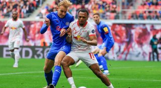 Sorge um Gulacsi, Sesko rettet: Leipzig nur Remis gegen Kiel