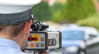 Drei Monate Fahrverbot: Audi rast mit 210 km/h über B1 bei Paderborn