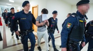 Teenager sollen Lehrerin missbraucht und erpresst haben
