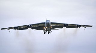 US-Passagierflugzeug muss B-52-Bomber ausweichen
