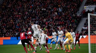 Bayers Blitzstart reichte aus: 2:1 gegen St. Pauli