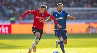 2:1 gegen den KSC: Hannover 96 neuer Tabellenführer