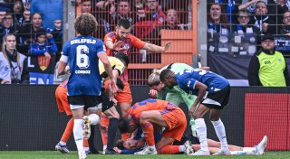 Kurz bewusstlos: Bange Sekunden für Arminia Bielefeld nach Grodowskis Horror-Crash