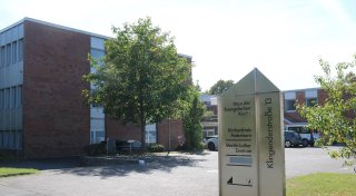 Kreis Paderborn kompakt: Bekenntnisschule, Friedhofsregeln und eine Verspätung