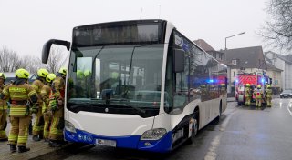 Fahrer löscht Brand im Bus auf Warburger Straße in Paderborn