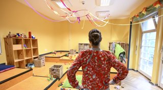 Kita-Krise in OWL: Land kürzt die Mittel für Alltagshelfer drastisch