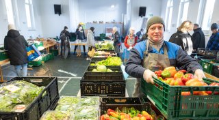 Notarzteinsätze bei Lebensmittelausgabe: Bielefelder Armenhilfe braucht selbst Hilfe