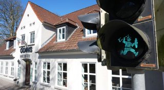 Wikingerampelmännchen regeln den Verkehr bei Haithabu