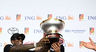 Mit Netz und Silberschüssel: Basketballer genießen EM-Party