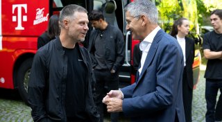 FC Bayern und Wolfsburg: Trainersuche im Gleichschritt