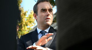 Schwerer Start für Regierung in Paris - Misstrauensanträge