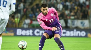 1021. Länderspiel: Baumann-Debüt mit 34 gegen Holland