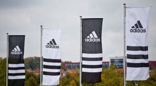 Zoll durchsucht Adidas-Zentrale : Es geht um Einfuhrabgaben