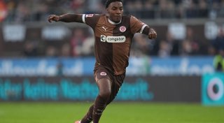 Rassismus gegen Afolayan: Pauli prüft juristische Schritte