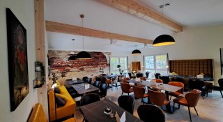 Mehr Komfort und mehr Platz fürs Büffet: Steinheimer Café hat angebaut