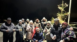 Weihnachtsbaum mal anders: Feier hoch über den Zügen in Bad Oeynhausen