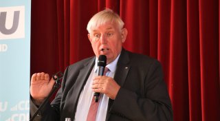 Minister Laumann gefällt das „Ärztehaus der Zukunft“ im Kreis Paderborn