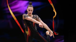 Olympiasiegerin Varfolomeev gewinnt EM-Titel mit dem Band