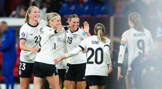 DFB-Frauen glücklich nach «Wahnsinns-Fußballabend»