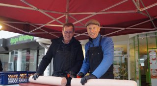 23 Kilo schwere Riesenmortadella: So war der Wurstmarkt in Lübbecke