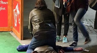 Bielefelder stellt Autodiebin - und wird angegriffen