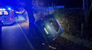 Betrunkener Fahrer verliert Kennzeichen an Unfallstelle