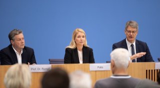 Machtkampf statt Neustart - Holpriger Wechsel an Bahn-Spitze