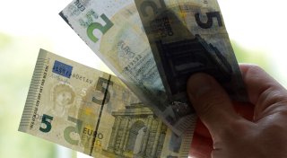Angst vor Blüten? So erkennen Sie gefälschte Euro-Scheine