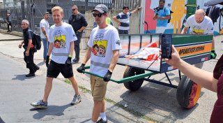 Vettel sammelt Müll in São Paulo: «Wir räumen auf»