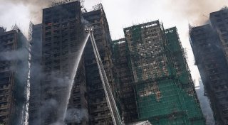 Opferzahl nach Großbrand in Hongkong steigt auf 55