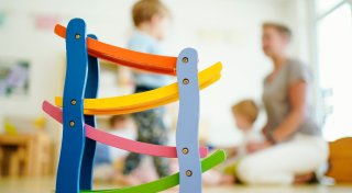 Tagesmütter: Trotz Selbstständigkeit versicherungspflichtig