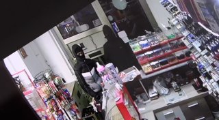 Kioskbesitzer schließt Möchtegern-Räuber ein
